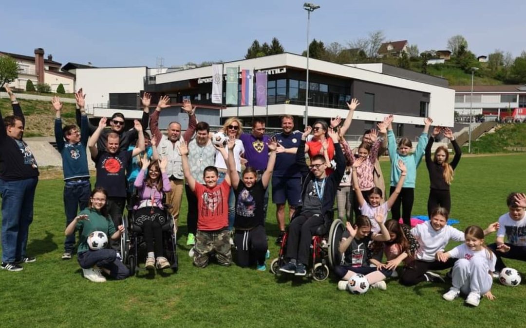 PRIKAZ HODEČEGA NOGOMETA (WALKING FOOTBALL)